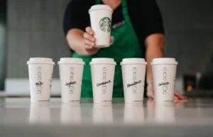 Starbucks aplasta las previsiones tras años de crisis y deja en evidencia al resto de cadenas de café 1 Merca2 Starbucks Alt Milk 300x193 1 Merca2