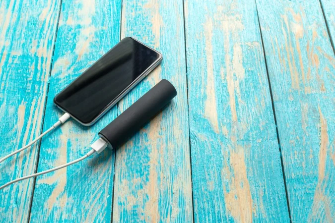 Te enseñamos como cargar el móvil sin electricidad por si se repite un gran apagón 42 Merca2.es 2. Cargadores solares