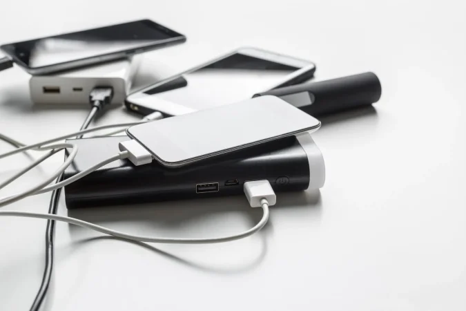 Te enseñamos como cargar el móvil sin electricidad por si se repite un gran apagón 44 Merca2.es 4. Cargadores manuales