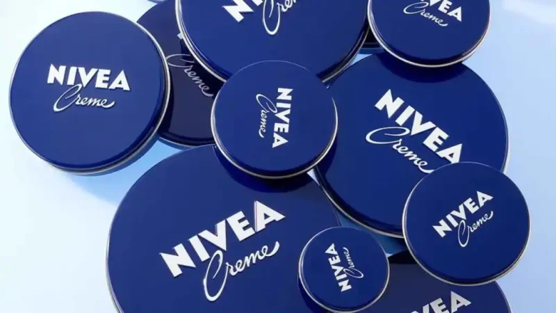 Una experta farmacéutica avisa sobre lo que te puede ocurrir por usar la crema Nivea de lata azul de toda la vida 86 Merca2.es ¿Qué dicen los dermatólogos?