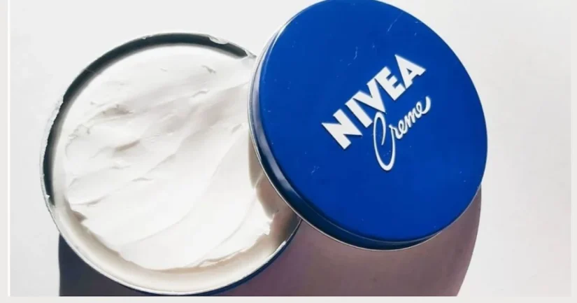 Una experta farmacéutica avisa sobre lo que te puede ocurrir por usar la crema Nivea de lata azul de toda la vida 83 Merca2.es Lo que dice la ciencia sobre el perfume en cosméticos