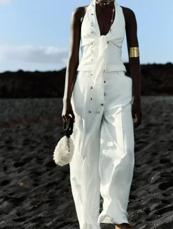 Zara acaba de sacar una impresionante colección de vestidos elegantes para cualquier graduación a precios más que asequibles 66 Merca2.es 1. Conjunto blanco impoluto: el clásico renovado