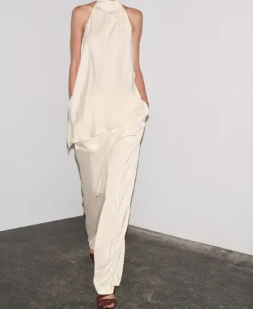 Zara acaba de sacar una impresionante colección de vestidos elegantes para cualquier graduación a precios más que asequibles 70 Merca2.es 5. Conjunto satinado en tonos suaves: pura sofisticación