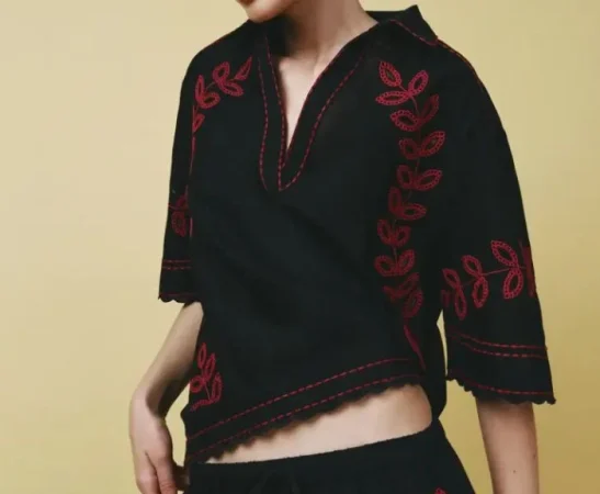 7 Camisa negra con bordado rojo (€ 39.95)