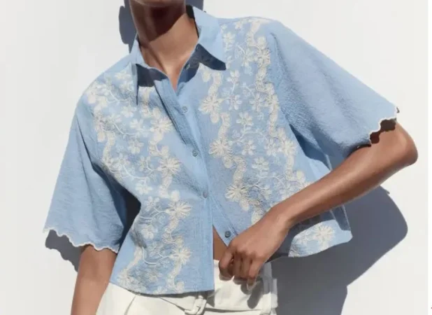 9. Camisa con bordados florales (27.95€)