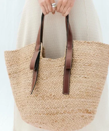 El furor por los bolsos de fibras naturales