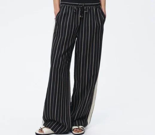1. Pantalones de rayas anchas en negro (€ 29,95)
