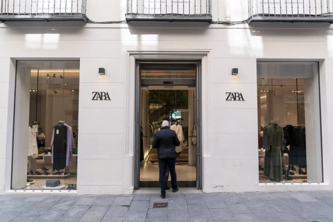 Zara tiene hasta 9 nuevos pantalones holgados para disfrutar de este verano imahen principal 2 Merca2.es