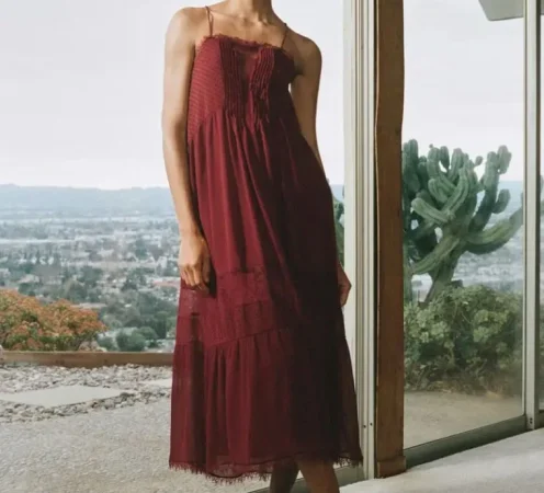 Zara tiene la solución para cualquier evento al que seas invitada, tanto de día como de noche 77 Merca2.es 5. Vestido con encaje burdeos (45,95€) – REF: 5029/069/681