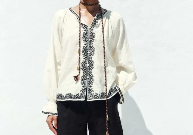 2. Blusa boho bordada: el toque étnico que eleva cualquier look