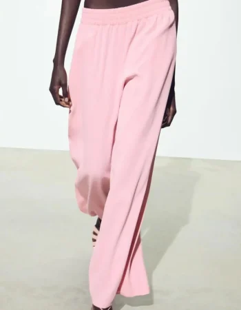 6. Pantalones de piernas anchas de crepe en tonos pastel.