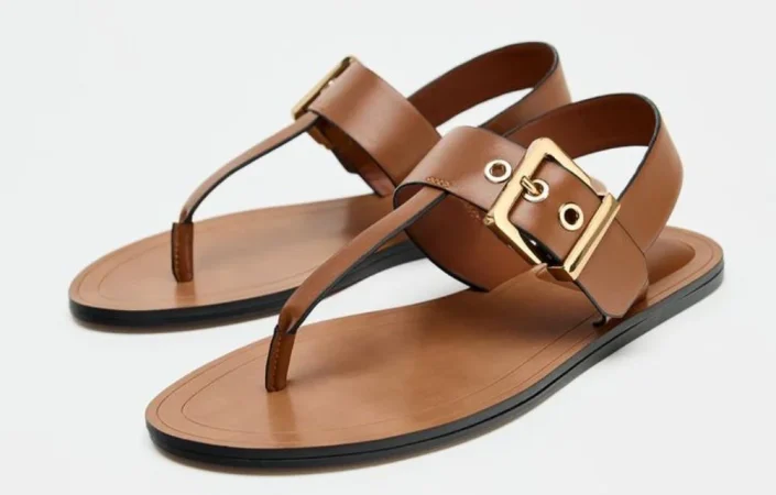 3. Sandalias esclavas marrones – 17,95€