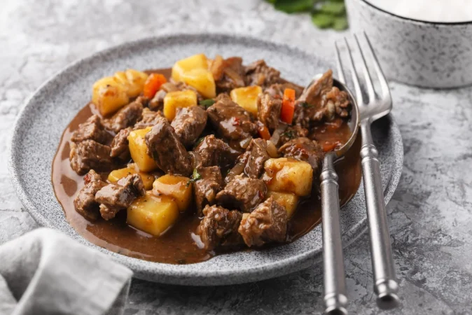Receta de Goulash, el plato tradicional húngaro 23 Merca2.es delicioso goulash listo para cenar Merca2.es