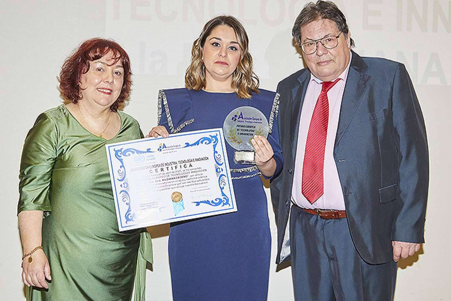 La doctora Nildiana Cedeño recibe el Premio Europeo de Tecnología e Innovación