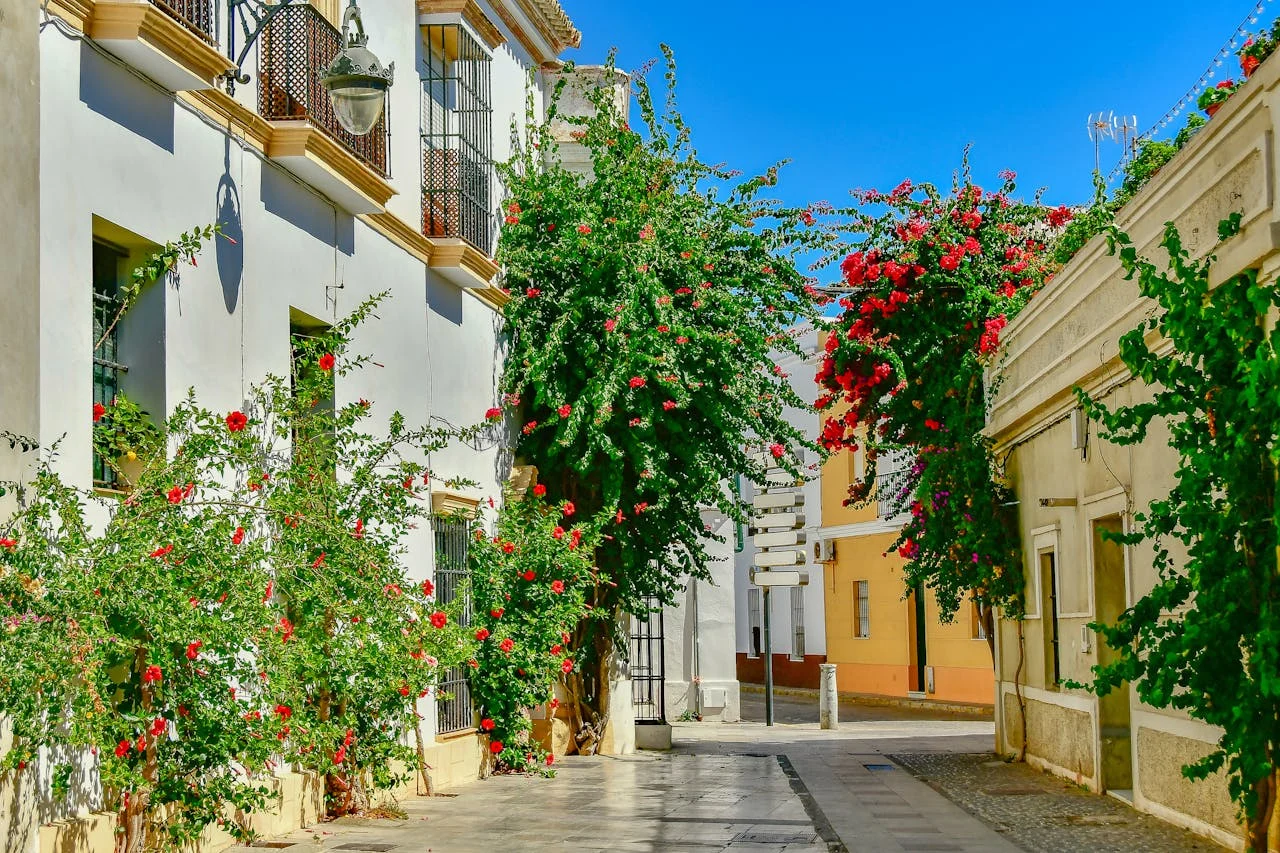 La ciudad española que en 2025 bate récords de felicidad, con las mejores playas y uno de los faros más altos de Europa 3 Merca2.es PREPARANDO EL FUTURO: LA MIRADA DE CHIPIONA HACIA 2025
