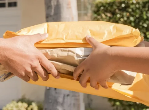 Este mensaje de Correos es una trampa: NO pagues las aduanas de ese paquete que no esperas, es phishing Este mensaje de Correos es una trampa: NO pagues las aduanas de ese paquete que no esperas, es phishing