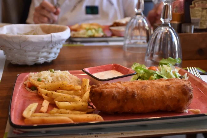 primer plano de la comida en el plato sobre la mesa Merca2.es