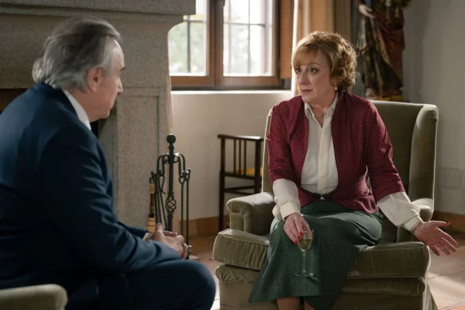 'Sueños de Libertad': Begoña recibe un mensaje anónimo amenazándola aunque cree conocer al remitente 18 Merca2.es ESPIRAL DE DESESPERACIÓN EN SUEÑOS DE LIBERTAD