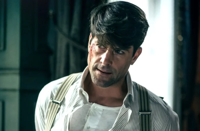 No era el Madrid de los años veinte un lugar cómodo para las mujeres con ambiciones, pero lo han demostrado las protagonistas de "La Favorita 1922": que, a pesar de las inclemencias del tiempo, el restaurante que levantaron podía brillar en una sociedad patriarcal y machista. Pero en el capítulo 15, que se emitirá el lunes, 30 de junio a las 23.00 horas en Telecinco, la amenaza de cierre pesa como una losa sobre ellas. Las grietas en el grupo, las decisiones emocionales y las manipulaciones del marqués están a punto de llevarlas al límite.