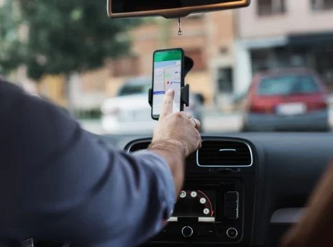 Google Maps tiene una función oculta que te avisa de radares, accidentes y controles policiales en tiempo real Google Maps tiene una función oculta que te avisa de radares, accidentes y controles policiales en tiempo real