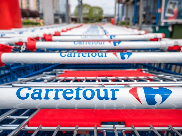 Carrefour, Dia y Alcampo rediseñan su estrategia comercial para frenar la pérdida de volumen en ventas 2 Merca2.es Carrefour esta haciendo las delicias de los mas golosos con esta tarta inigualable que ademas no llega a 11 euros 11 Merca2.es