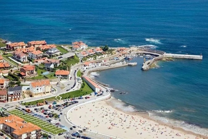 El auge de los precios del alquiler vacacional en España tensiona a las clases medias 1 Merca2.es Comillas Merca2.es