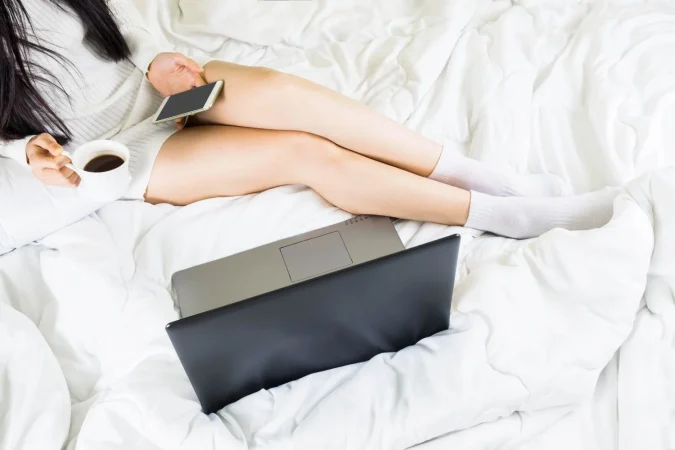 ¿Duermes con calcetines o sin ellos? La ciencia desvela que debes hacer para descansar mejor 89 Merca2.es Duerme sin calcetines: también tiene sus beneficios