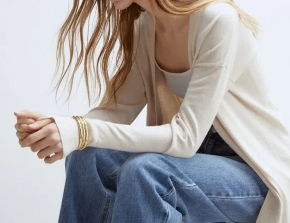 5. Tono de arena de la chaqueta abierta