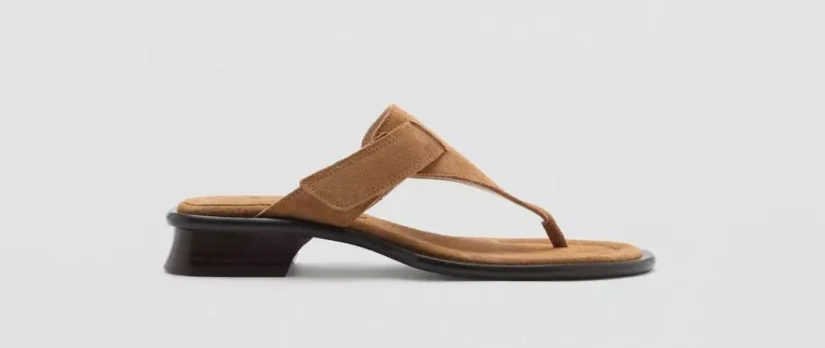 5. Sandalias planas de serraje (29,99€, antes 79,99€)
