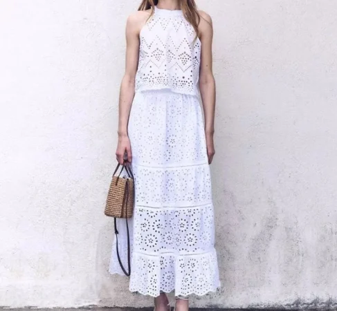 Por qué los tejidos fresquitos y bordados conquistan este verano