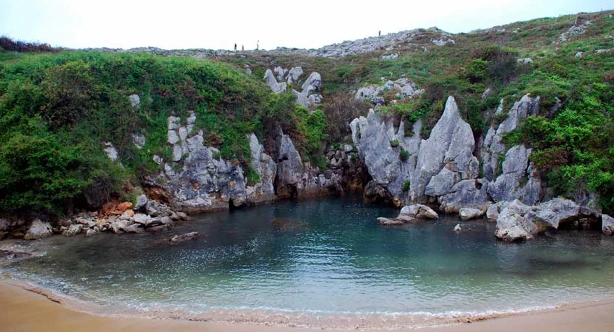 La playa más pequeña del mundo está en España y es un paraíso oculto de 40 metros