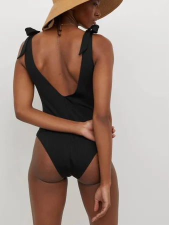 5 bañadores moldeadores de H&M que se van a agotar este verano