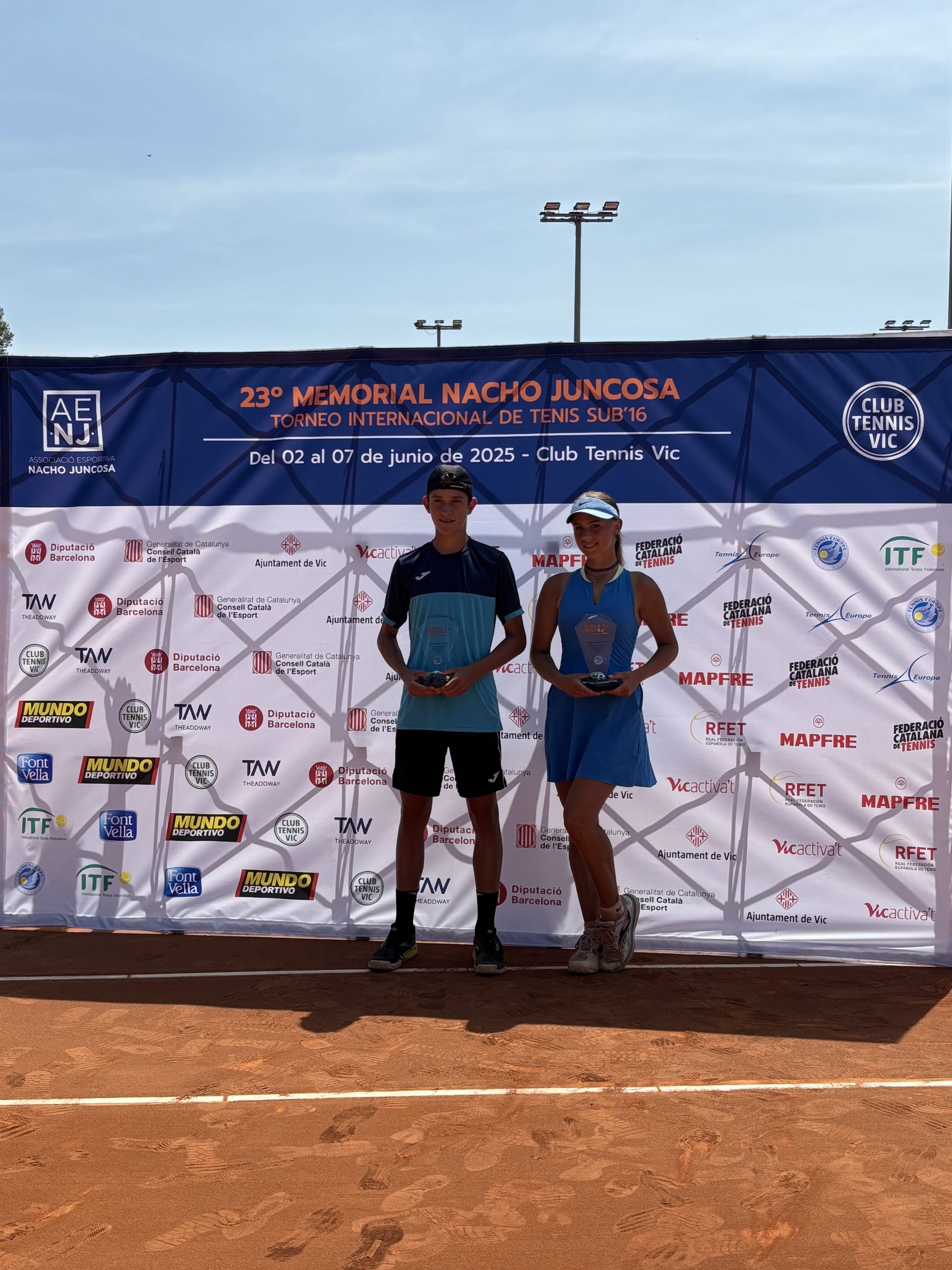 Irma Chukhlich y Aleix Galindo campeones del torneo Internacional de tenis u’16, 23º Memorial Nacho Juncosa