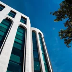 JP Morgan reitera su recomendación de Neutral en Colonial, pero eleva el precio