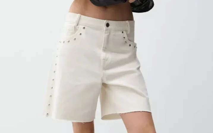 3. Bermudas denim con tachas