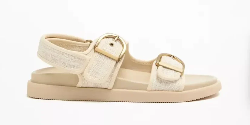 5. Sandalia plana doble hebilla en efecto lino – Estilo sofisticado sin esfuerzo