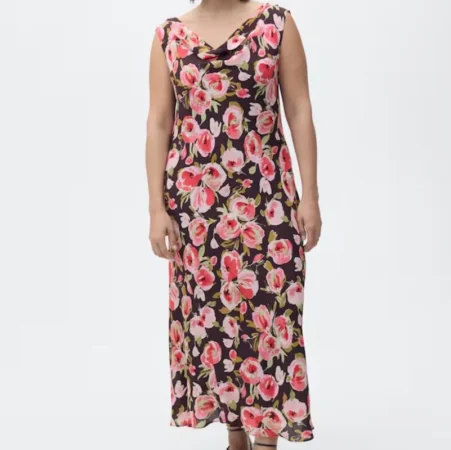 2. El vestido floral con escote en pico y espalda descubierta