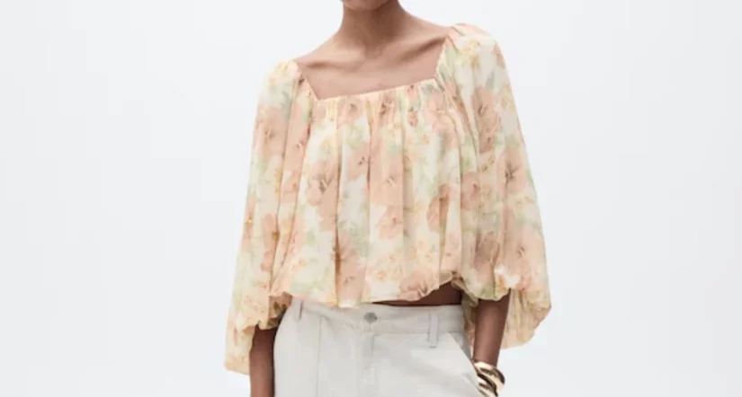 Blusa estampada con manga abullonada: elegancia floral