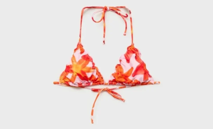 3. Bikini floral estilo romántico: el clásico que nunca falla
