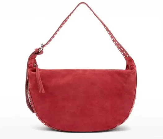 Bolso bandolera rojo con tachuelas plateadas cuesta 59,99 €