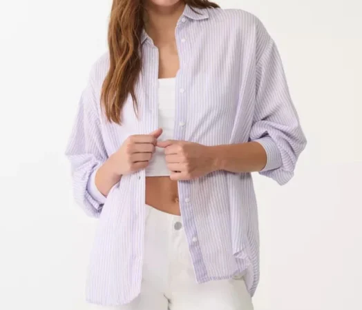 6. Camisa rosa como sobrecamisa: perfecta para capas ligeras