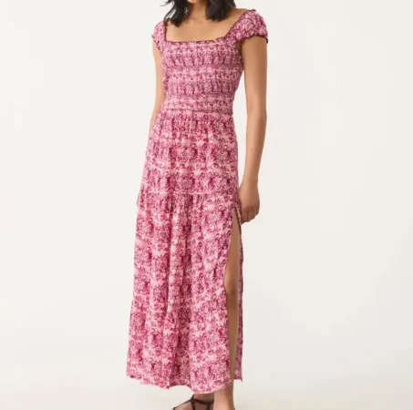 2. Boho chic colorido: vestido estampado fluido midi