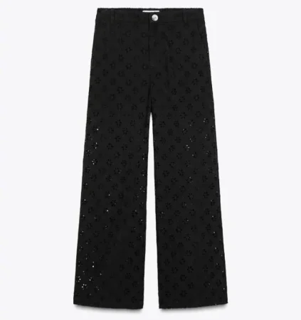 7. Pantalón con bordados perforados – 29,95 €