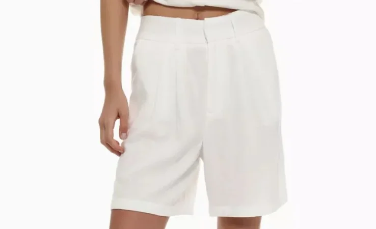 1. Bermuda midi blanca tipo rústico (15,99€)
