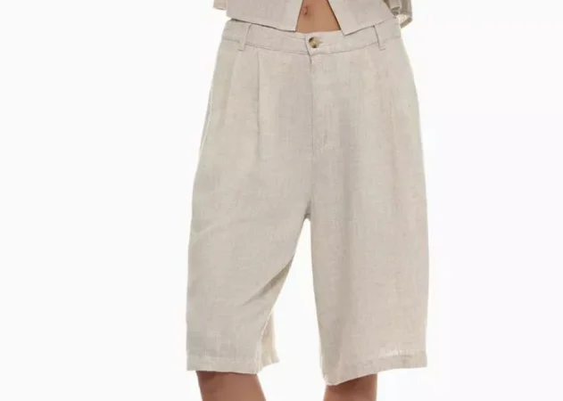 2. Bermudas midi fluidas beige (12,59€)