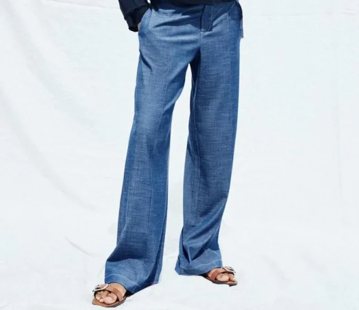 4. Vaqueros elásticos con hebillas (€ 27,95)