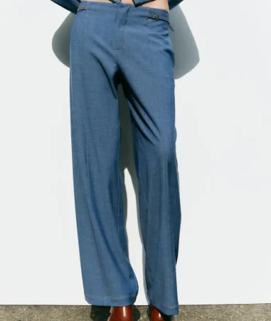 5. Vaqueros elásticos con pinzas (€ 27,95)