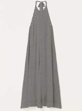 1. Vestido cuello halter de rayas: un básico sofisticado