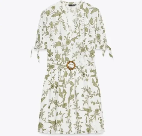 5. Vestido corto con bordados: aire safari con un toque femenino