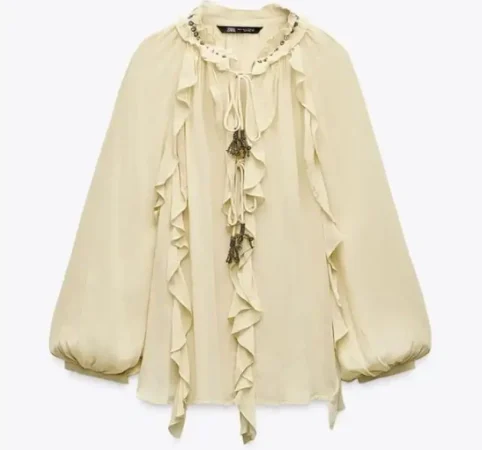Zara tiene una magnífica colección de blusas alegres y fresquitas para que presumas de tipazo este verano 13 Merca2.es Blusa romántica con volantes: puro aire parisino